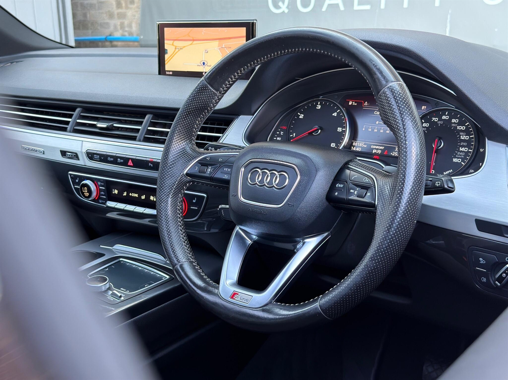 Audi Q7 S Line Black #11