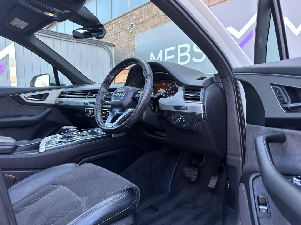 Audi Q7 S Line Black #10