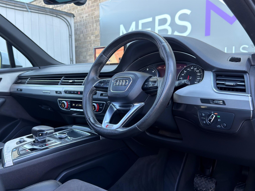 Audi Q7 S Line Black #26