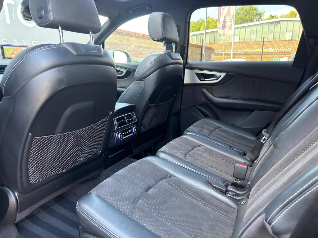 Audi Q7 S Line Black #47