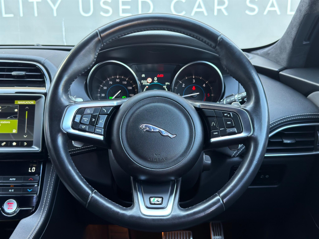 Jaguar F-Pace I4 Chequered Flag Awd White #50