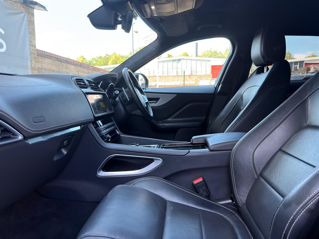 Jaguar F-Pace I4 Chequered Flag Awd White #42