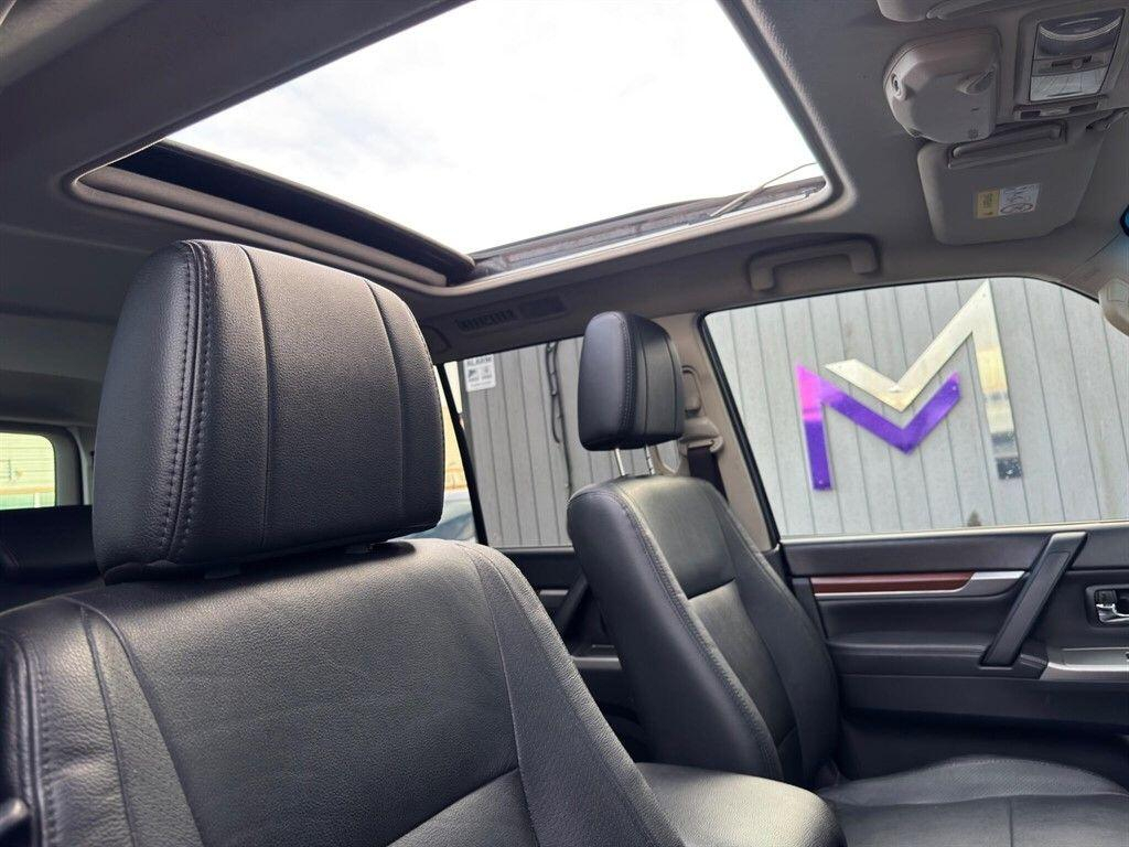 Mitsubishi Shogun  Grey #16