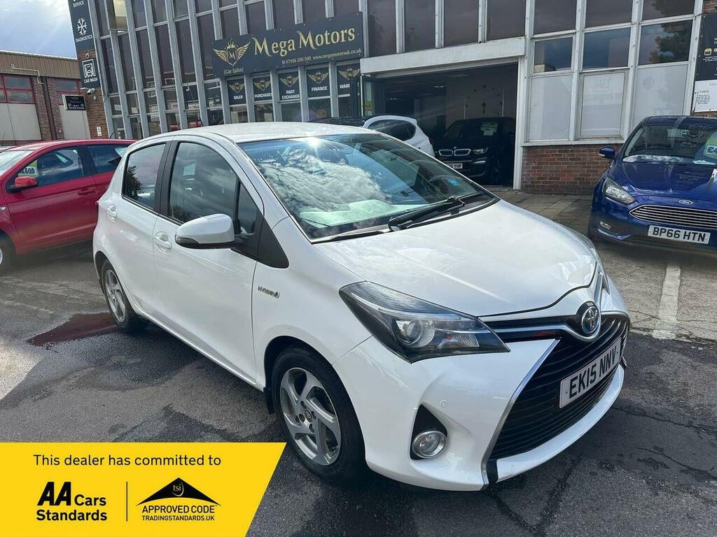 Toyota Yaris 1.5 Vvt-h Excel E-cvt Euro 6 15In Alloy White