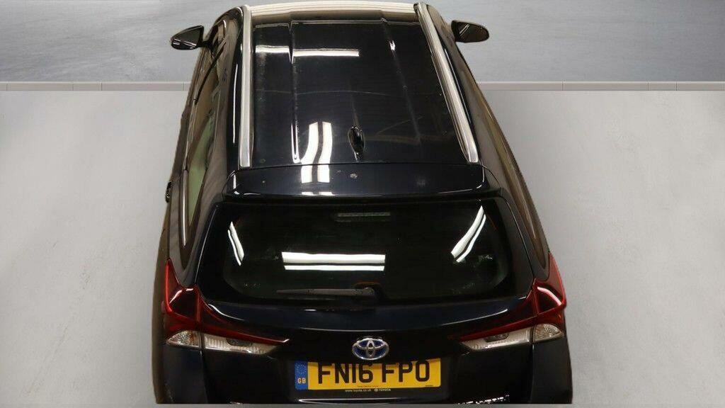 Toyota Auris White #8