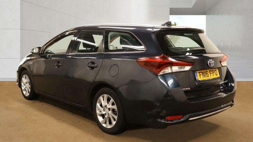 Toyota Auris White #3