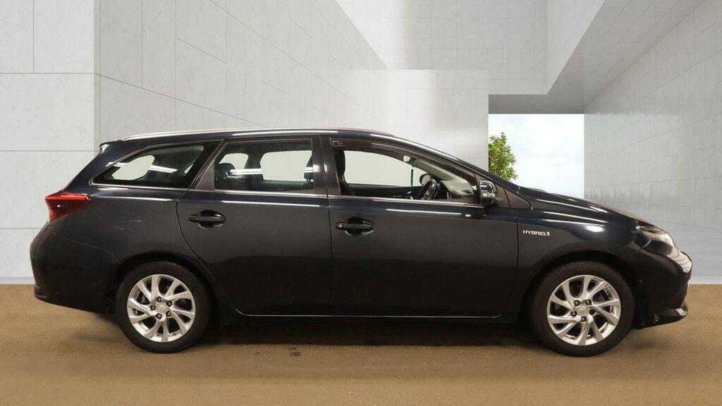 Toyota Auris White #5
