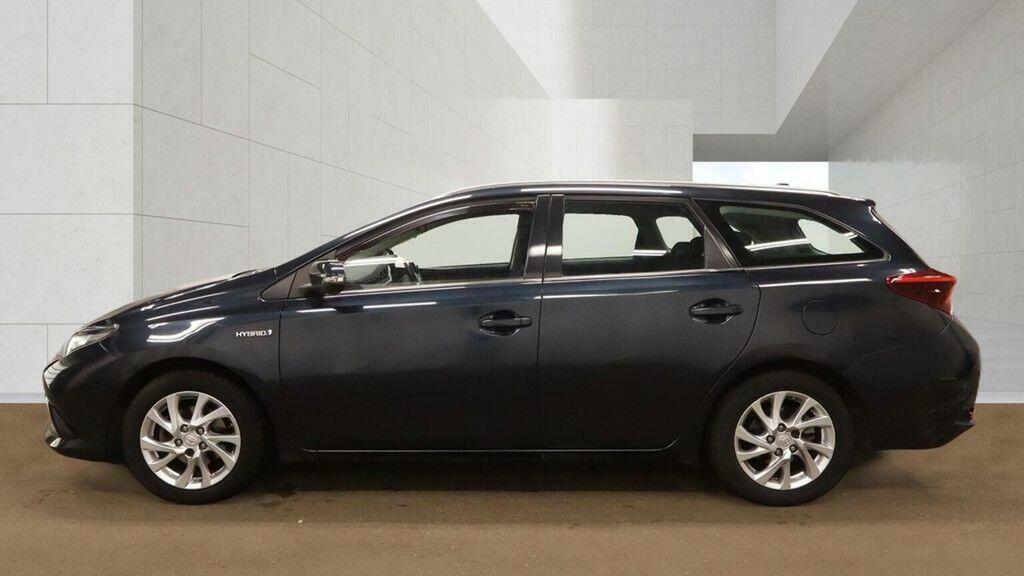Toyota Auris White #6