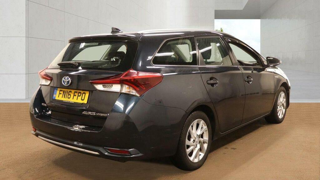 Toyota Auris White #4