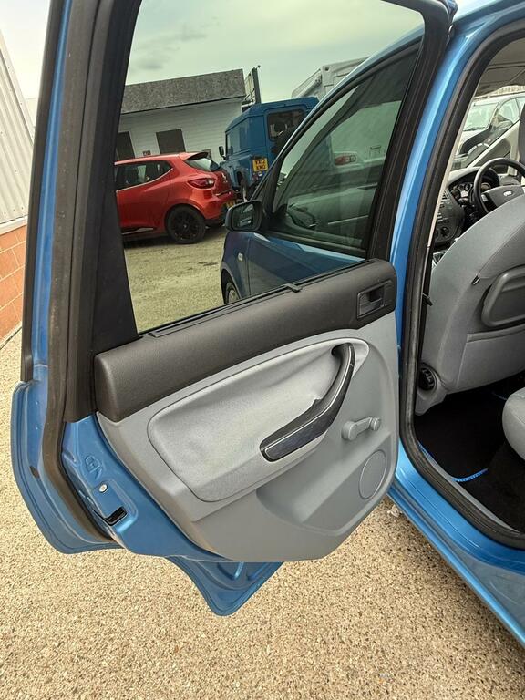 Ford C-Max  Black #23