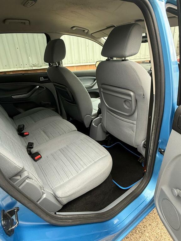 Ford C-Max  Black #15