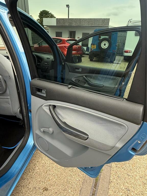Ford C-Max  Black #22