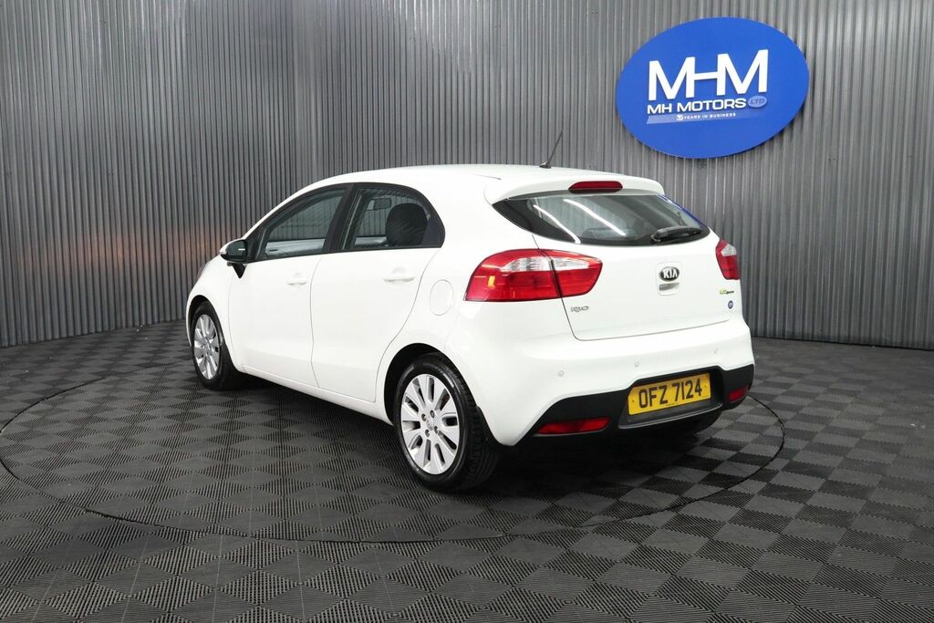 Kia RIO 2 Hatchback White #4