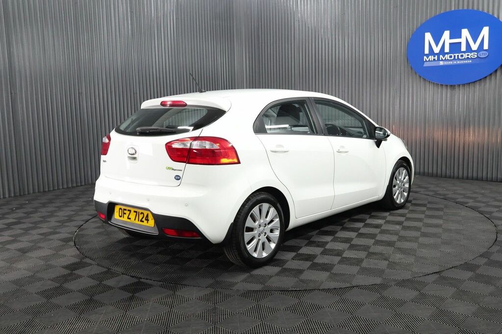Kia RIO 2 Hatchback White #6