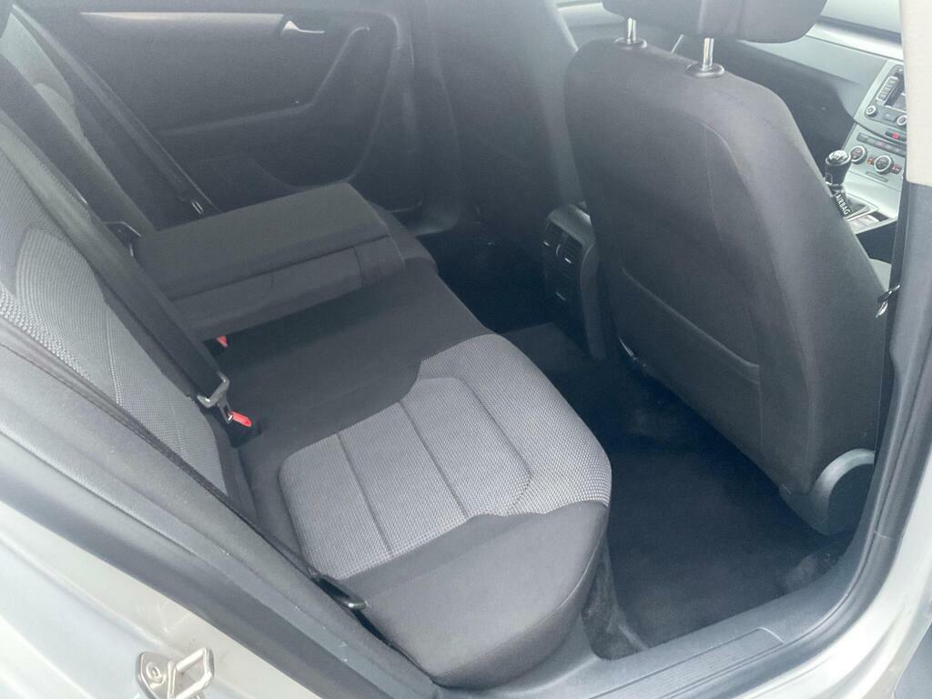 Volkswagen Passat S Silver #26
