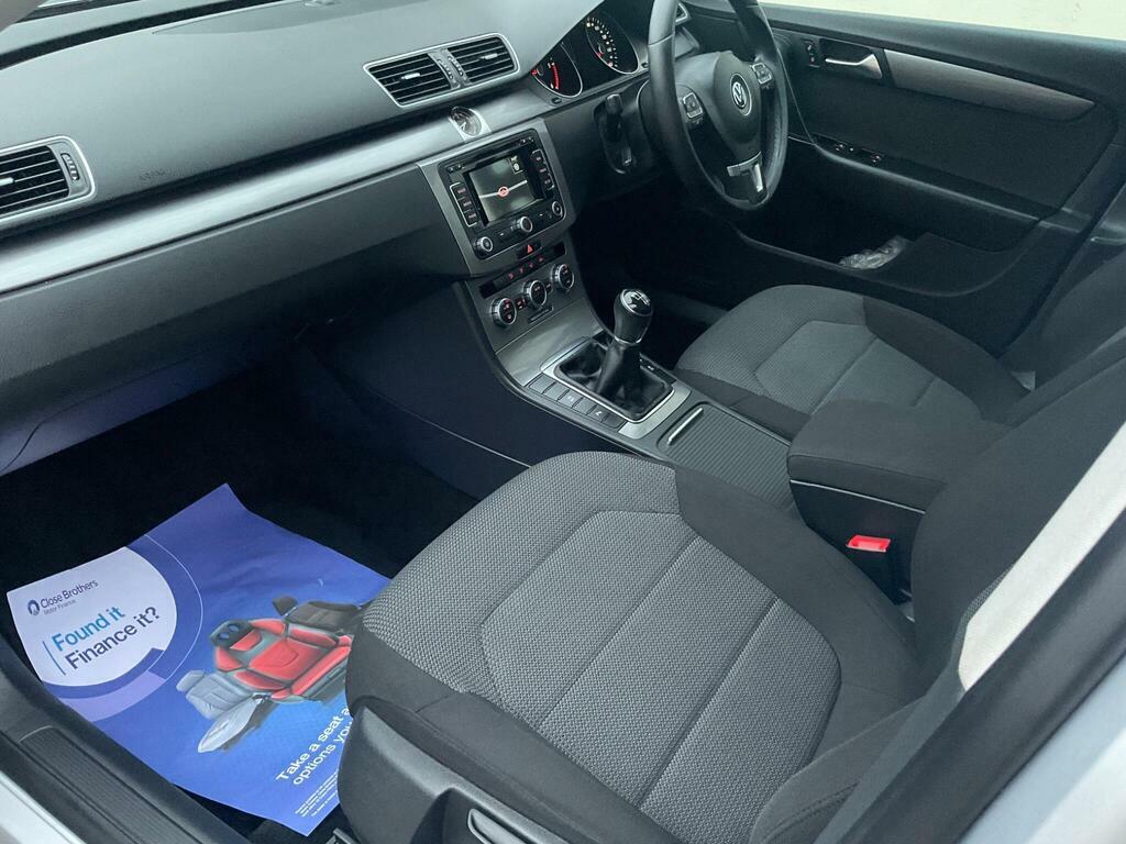 Volkswagen Passat S Silver #14