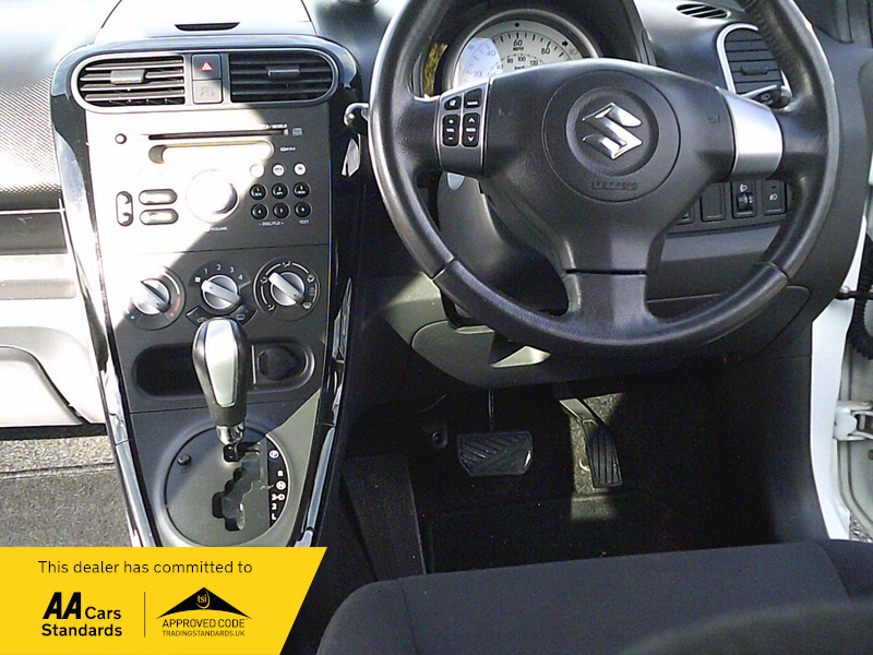 Suzuki Splash Sz4 Automatic White #5
