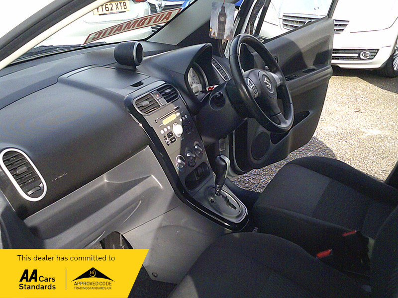 Suzuki Splash Sz4 Automatic White #6