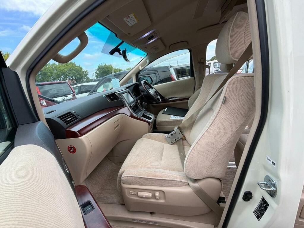 Toyota Alphard 2.4 240G 7 Seater White #2