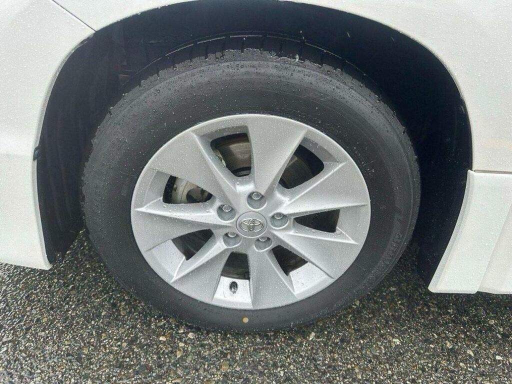 Toyota Vellfire White #9