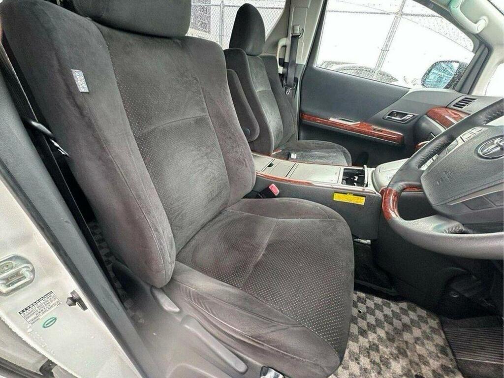 Toyota Vellfire White #13