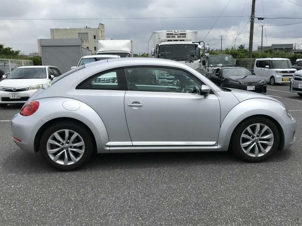 Volkswagen Beetle Hatchback Red #8