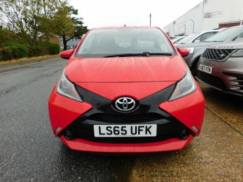 Toyota Aygo Vvt-i X-play X-shift Red #3