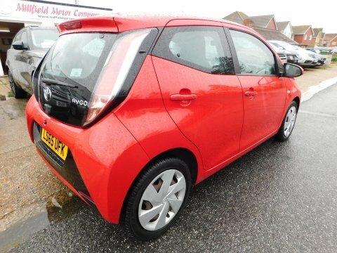Toyota Aygo Vvt-i X-play X-shift Red #4