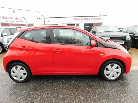 Toyota Aygo Vvt-i X-play X-shift Red #2