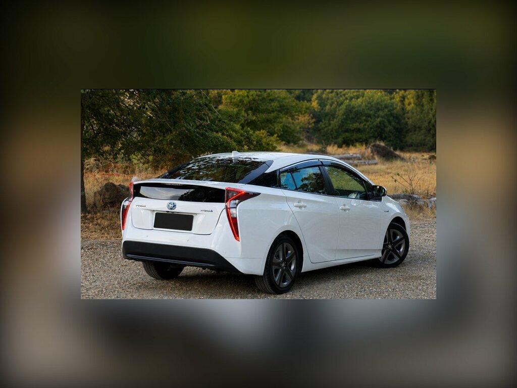 Toyota Prius 1.8 Vvt-h Excel Hatchback Hybrid Cvt Eu NC19KZH White #2