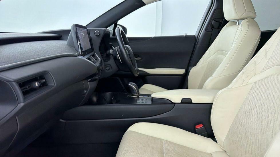 Lexus UX 300E 150Kw 72.8 Kwh E-cvt Takumi Pack LM73CPE Silver #6