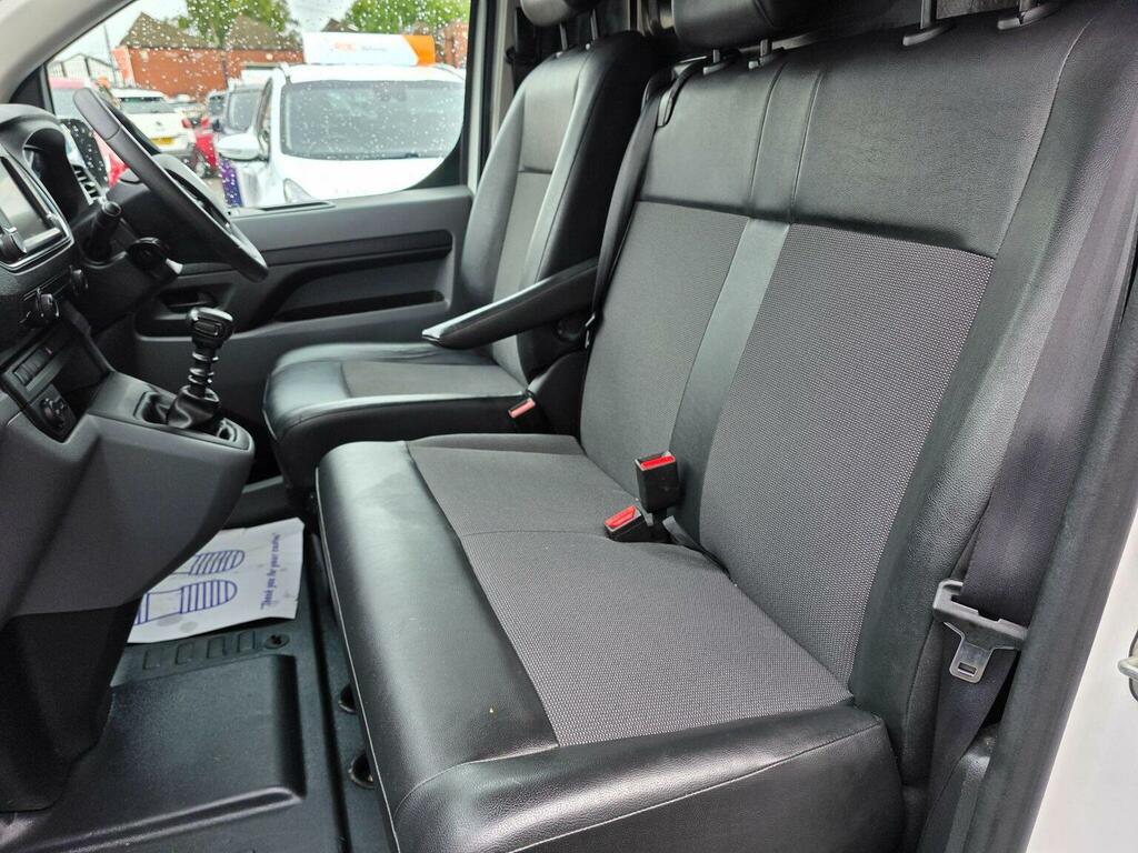 Vauxhall Vivaro Panel Van White #25