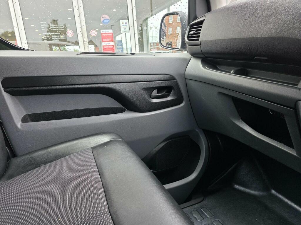 Vauxhall Vivaro Panel Van White #18