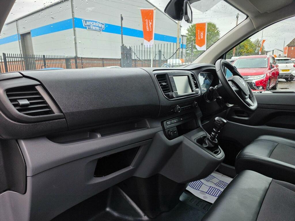 Vauxhall Vivaro Panel Van White #20