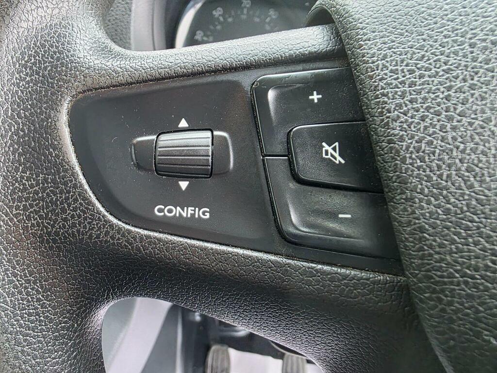 Vauxhall Vivaro Panel Van White #16