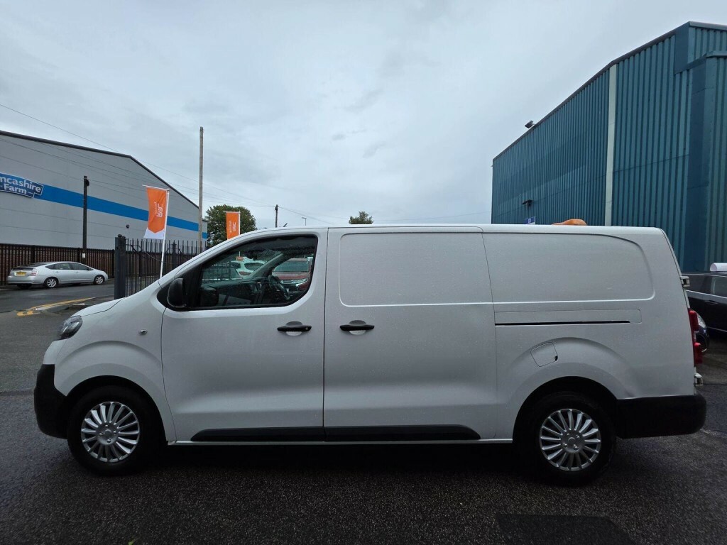 Vauxhall Vivaro Panel Van White #39