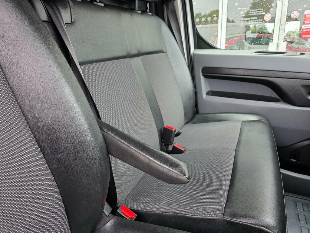 Vauxhall Vivaro Panel Van White #35
