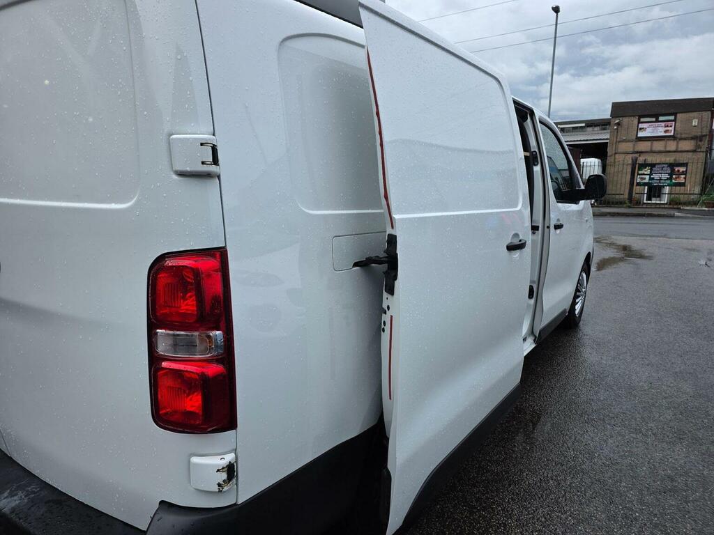 Vauxhall Vivaro Panel Van White #10