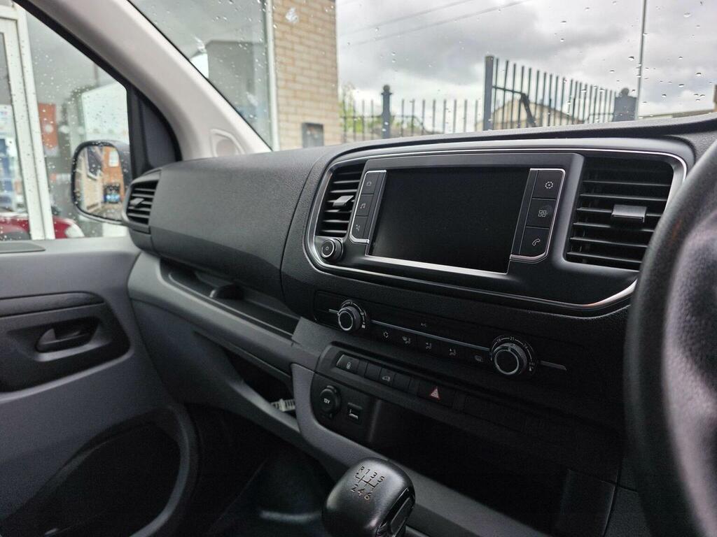 Vauxhall Vivaro Panel Van White #21