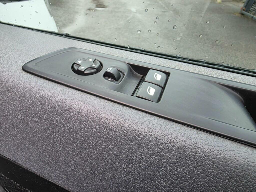 Vauxhall Vivaro Panel Van White #15