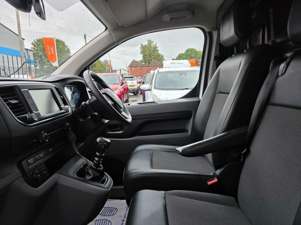 Vauxhall Vivaro Panel Van White #26
