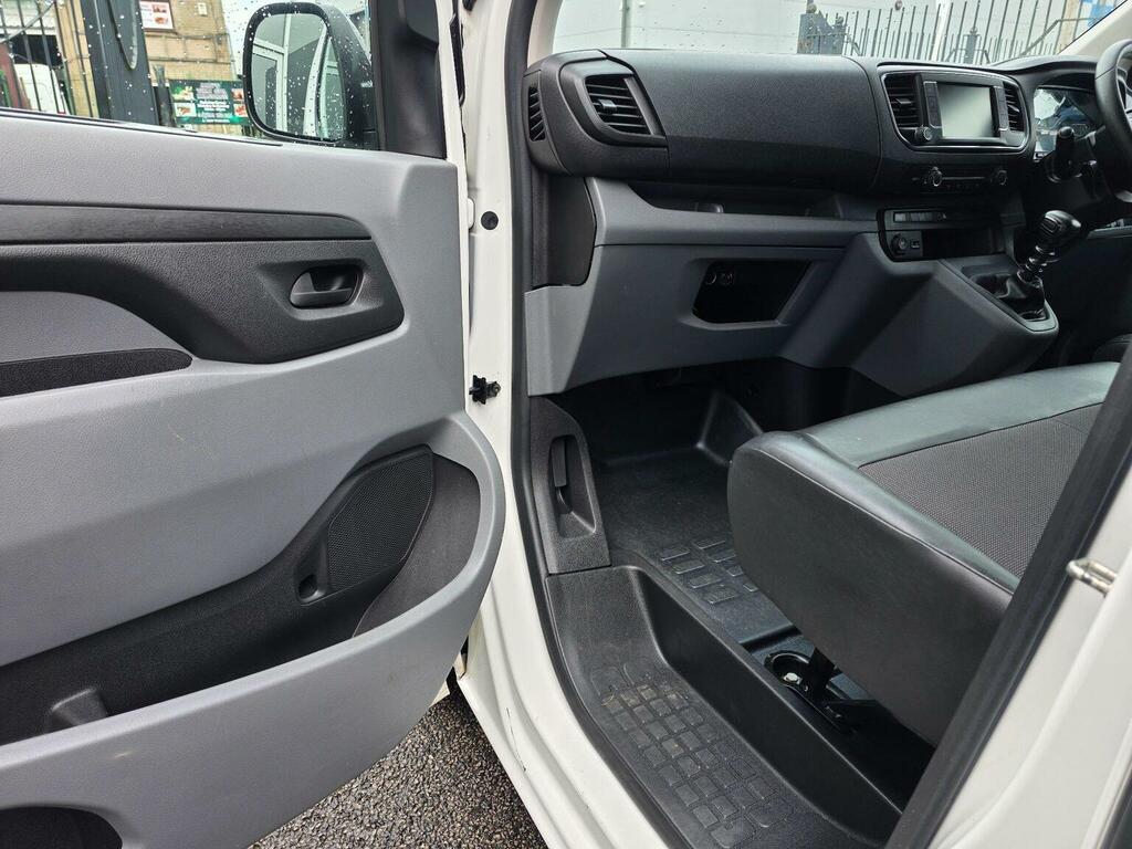 Vauxhall Vivaro Panel Van White #32