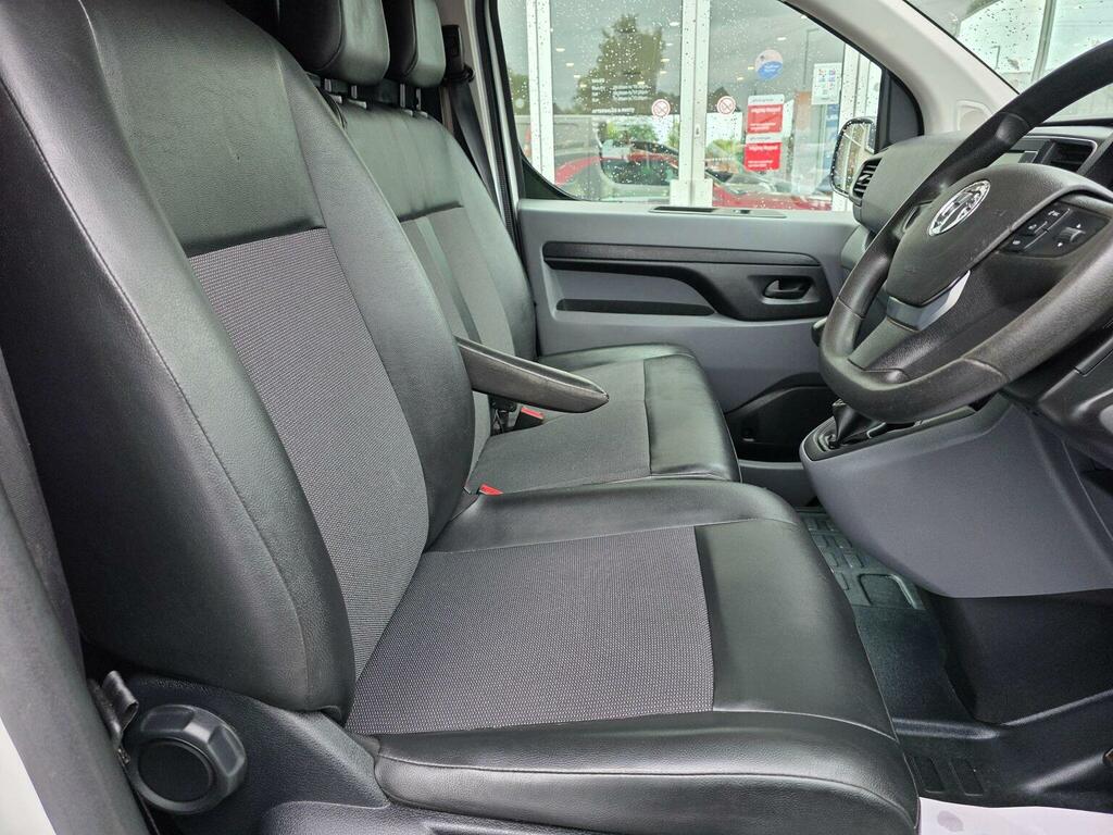 Vauxhall Vivaro Panel Van White #11
