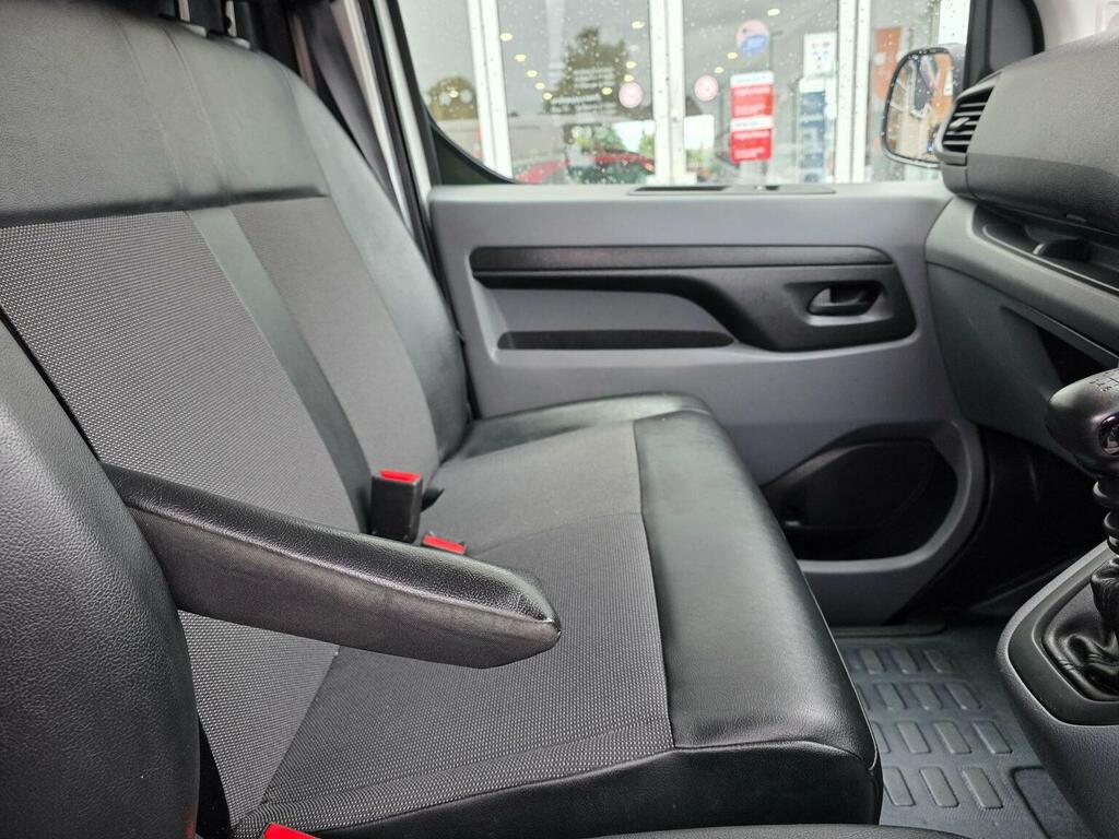 Vauxhall Vivaro Panel Van White #27