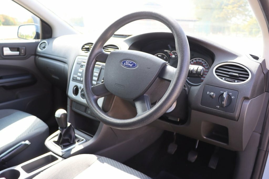 Ford Focus 1.6 LX Silver #12