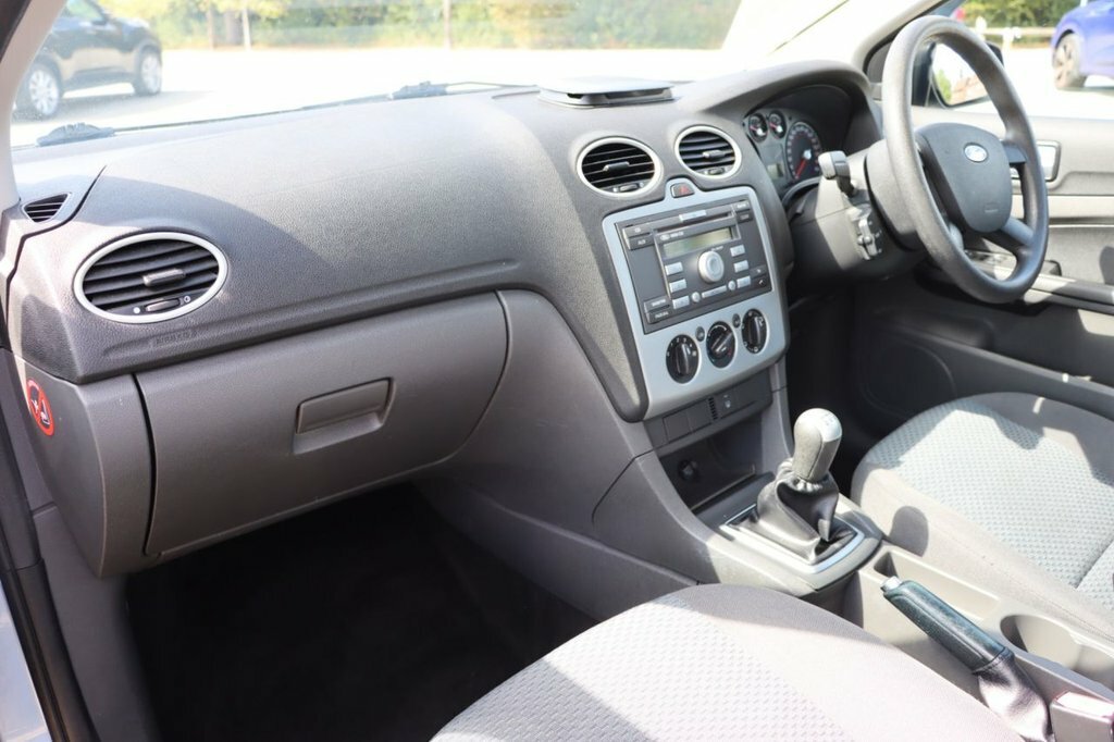 Ford Focus 1.6 LX Silver #17