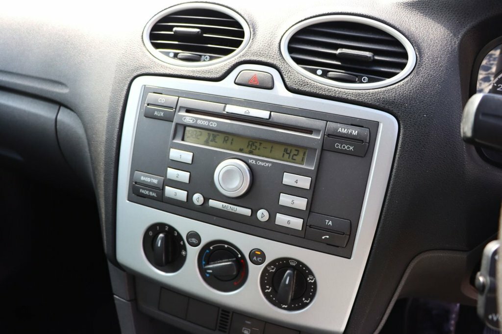 Ford Focus 1.6 LX Silver #22