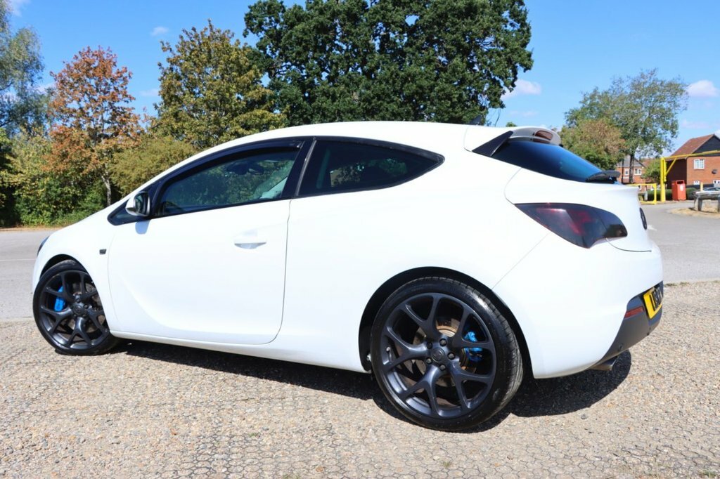 Vauxhall Astra GTC 1.6L Sri White #4