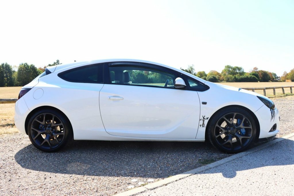 Vauxhall Astra GTC 1.6L Sri White #5
