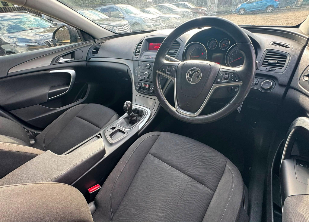Vauxhall Insignia Hatchback Silver #29